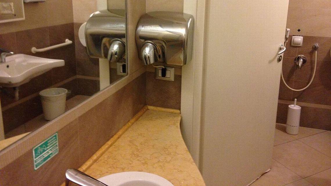 Study Finds Using Public Bathroom Hand Dryers is Actually Really Gross!!