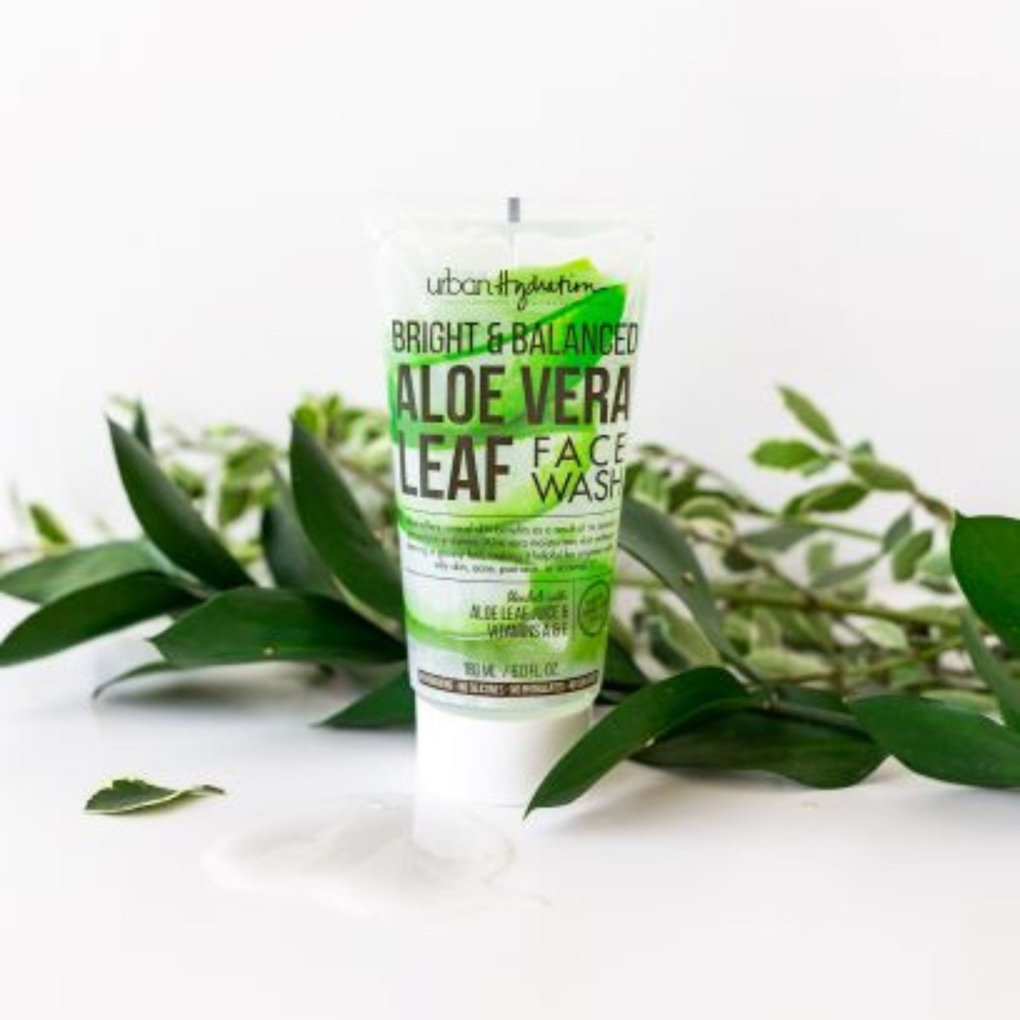 Load image into Gallery viewer, Bright &amp;amp; Balanced Aloe Vera Leaf Face Wash Lifestyle